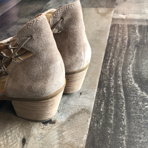 Lucky brand pull on suede stacked heels - Picture 4 of 11